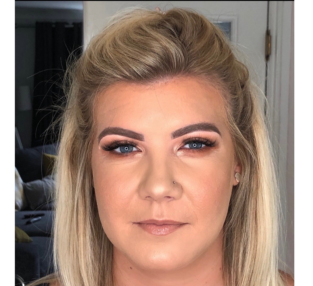Client portrait with warm eyeshadow, defined lashes and a neutral lip